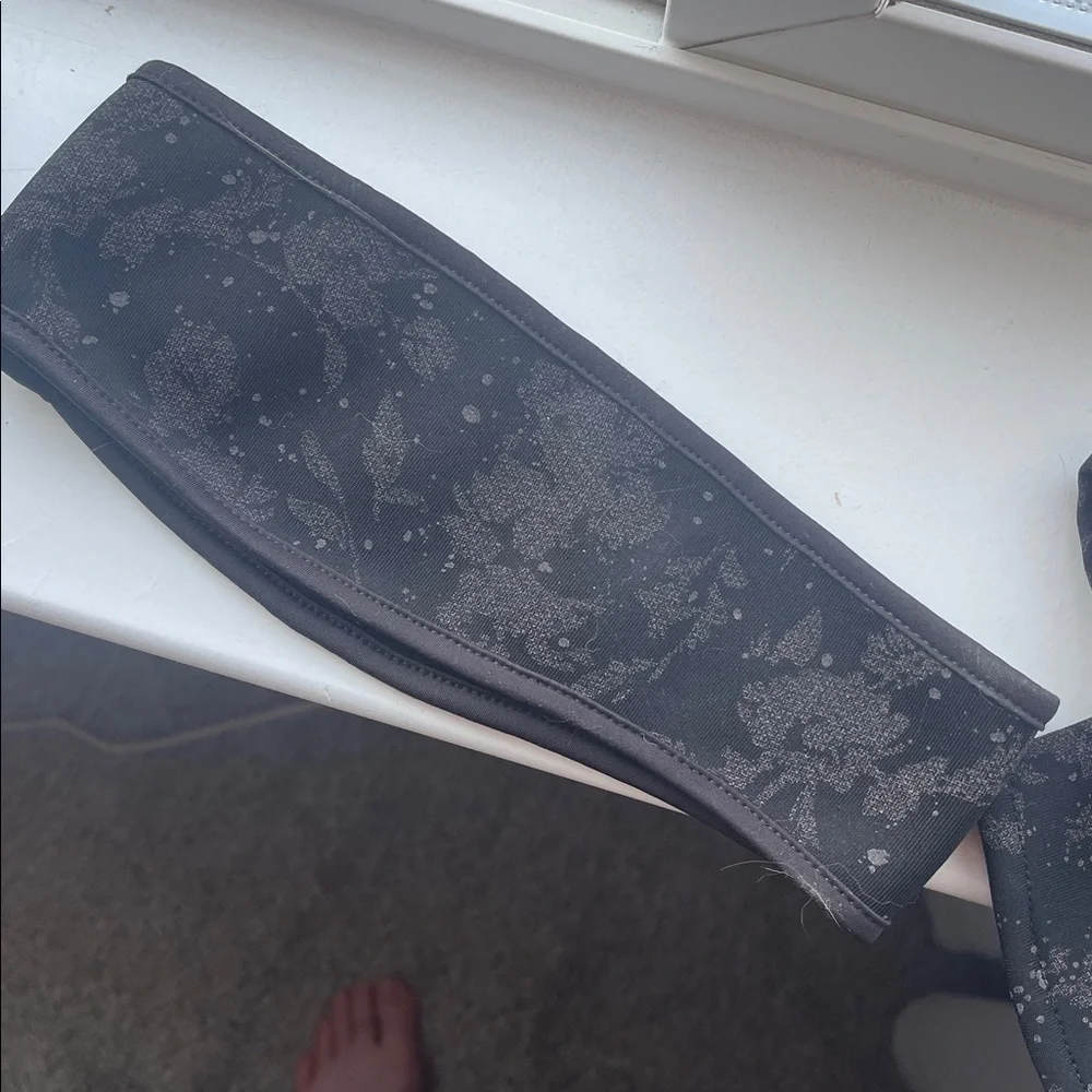 Athleta Reflective Gloves and Headband - Picture 4 of 6